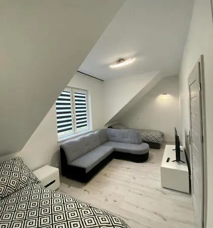 Gerendaház Kamila *