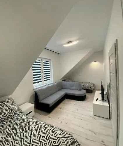 Gerendaház Kamila *